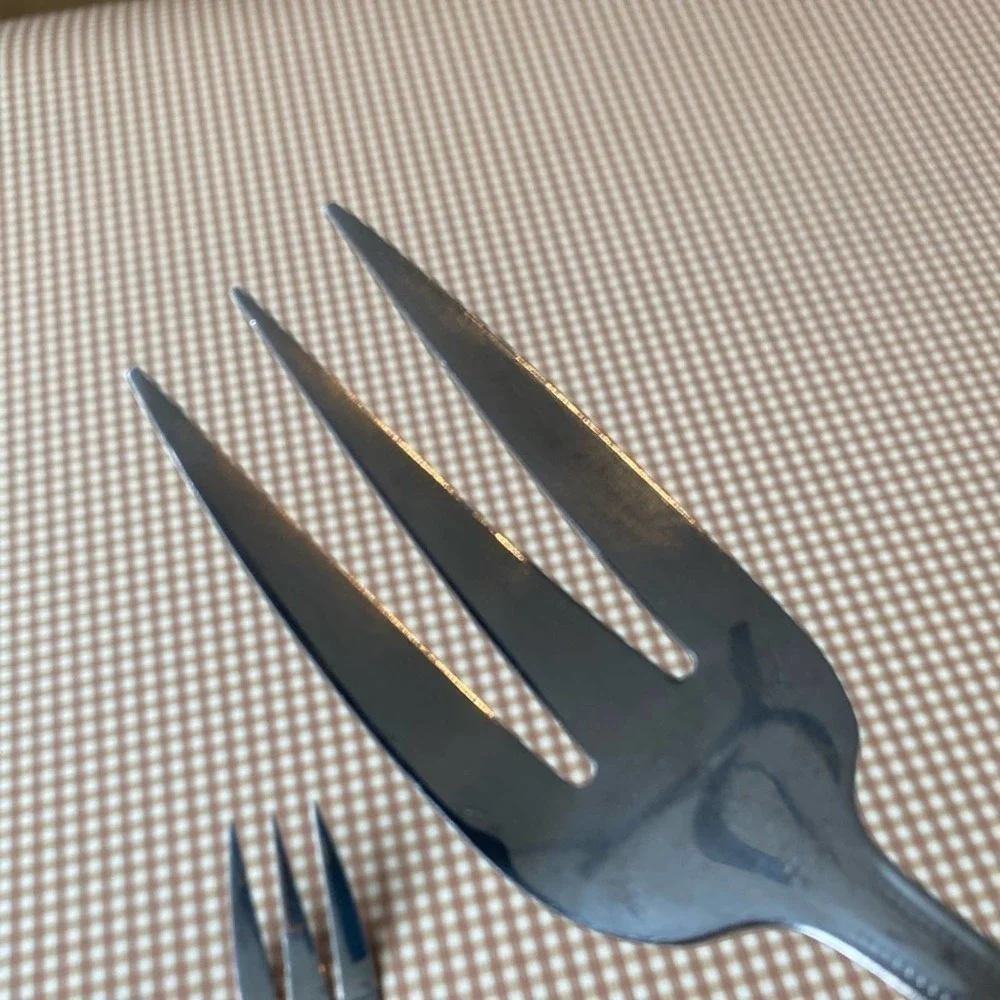 2 GIBSON 18/0 STAINLESS Silverware Steak/ Meat Serving‎ Fork
